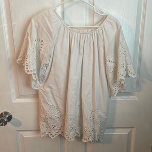 White cut out pattern T-Shirt. Size M.